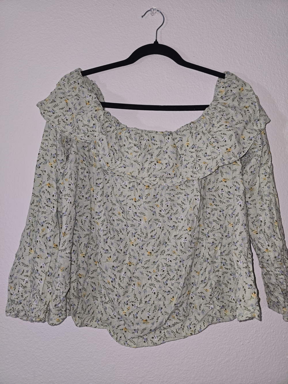 a.n.a Pale Green Floral Off-Shoulder Ruffle Blouse